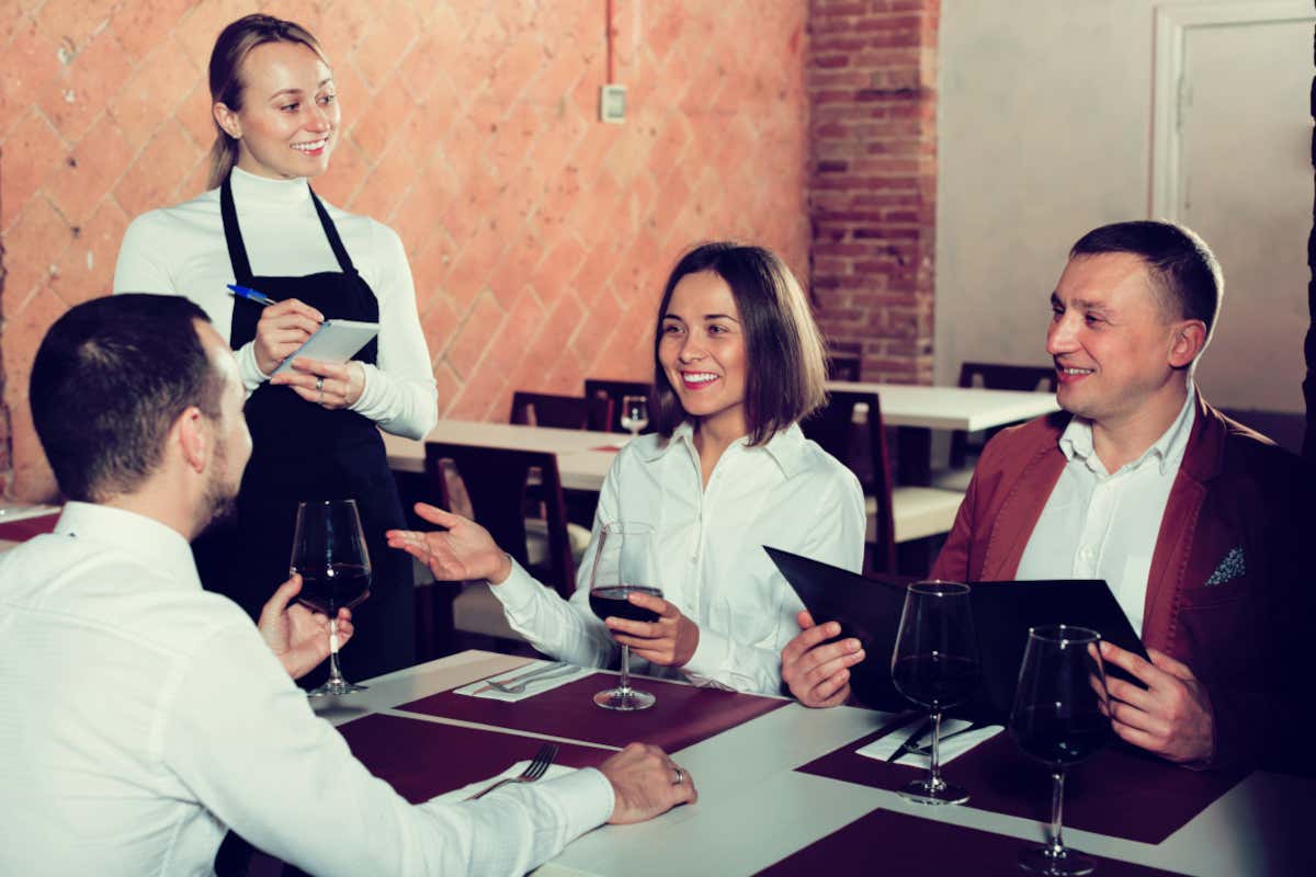 Serve un cambio di paradigma nella formazione dei camerieri